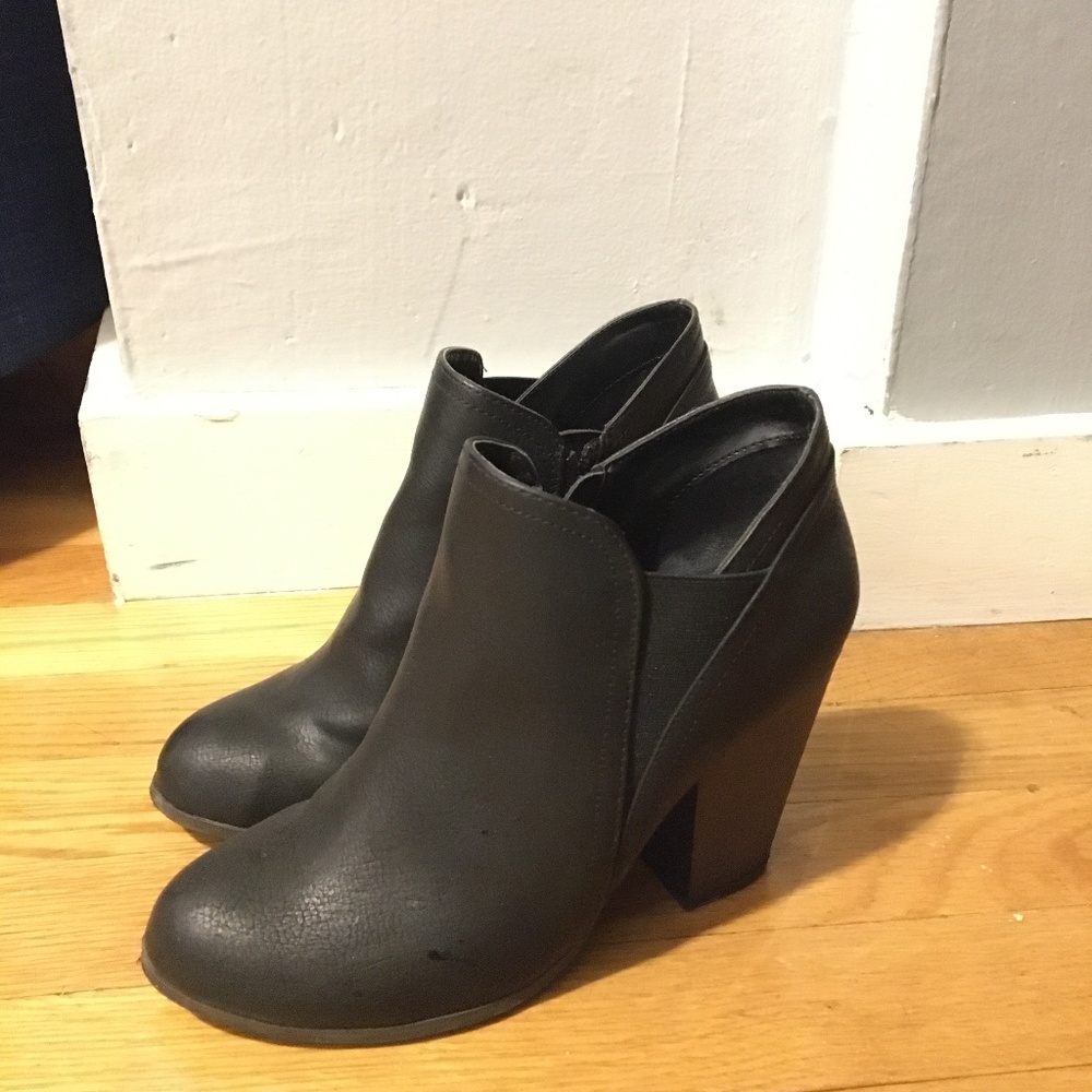 6.5 Black Heeled Booties